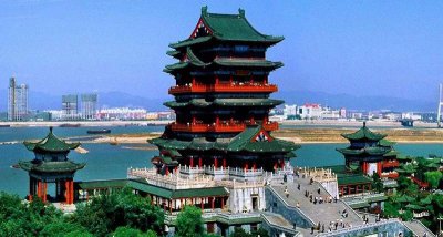 ​滕王阁旅游攻略（详细介绍滕王阁的历史和景点）