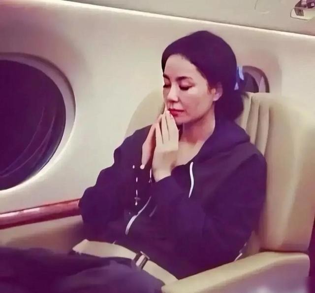 王菲和李亚鹏哪年离的婚（李亚鹏和王菲离婚真相）