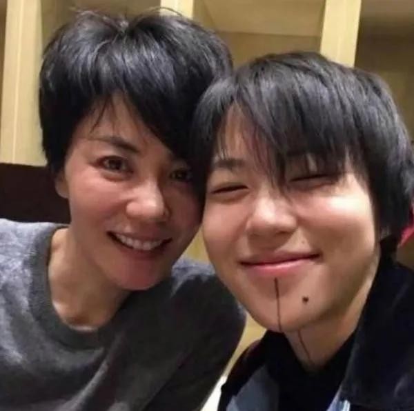 王菲和李亚鹏哪年离的婚（李亚鹏和王菲离婚真相）