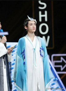 ​宋亚轩惊艳高清图片，宋亚轩新造型太惊艳