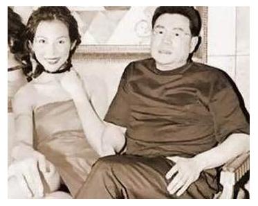 蔡少芬被刘銮雄玩了几年为其堕胎真假？刘銮雄摔钱蔡少芬捡咋回事