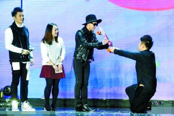 杜海涛下跪权志龙是怎样回事 事变爆发在什么时间