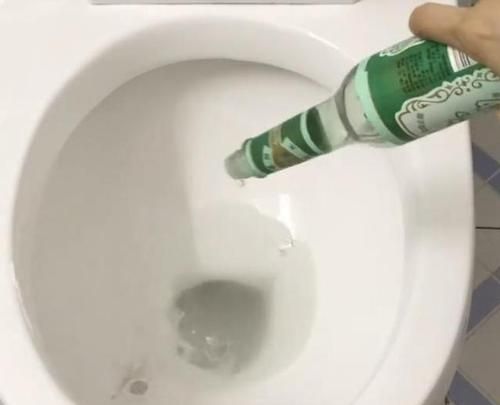 马桶底部弯道积垢怎么彻底清除干净