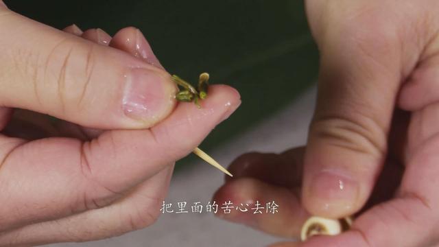 银耳莲子羹怎么做又粘稠又好吃（银耳莲子羹的简单做法）(11)