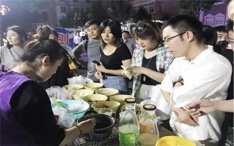 适合在街上做的小生意（适合年轻人路边摊生意）(图2)