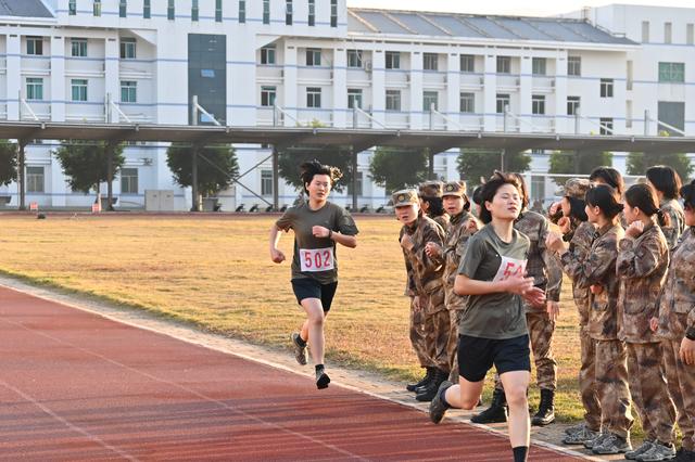 最美的女兵风采（奋斗者正青春新时代女兵）(6)