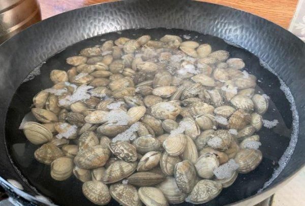 煮花蛤是冷水还是热水下锅