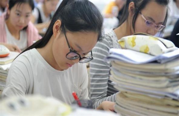 专升本和普通本科的区别 哪个含金量更高（专升本与本科的含金量一样吗）