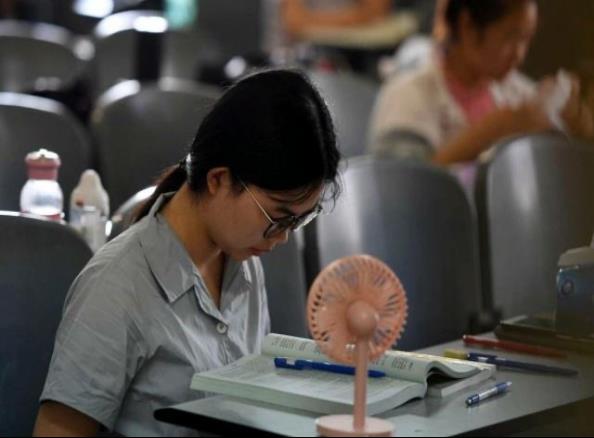 专升本和普通本科的区别 哪个含金量更高（专升本与本科的含金量一样吗）