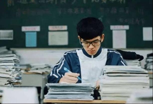专升本和普通本科的区别 哪个含金量更高（专升本与本科的含金量一样吗）
