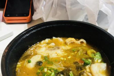 ​酸菜鱼米线热量