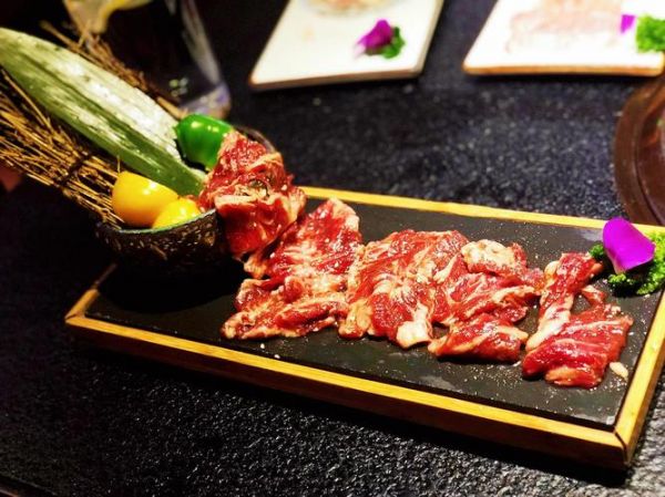 烤肉喂牛肉可以用红酒么