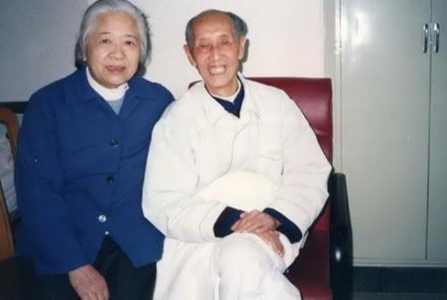 关于臧克家的事迹（臧克家被誉为什么）