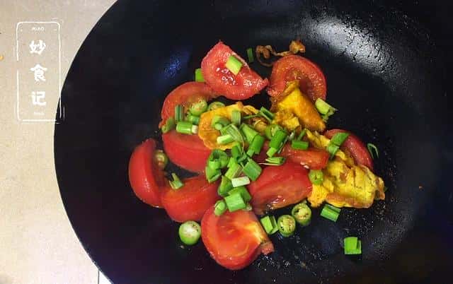 煮挂面是开水下面还是冷水下面（煮挂面是开水下还是冷水下）
