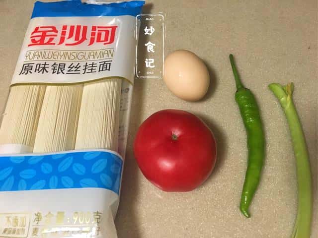 煮挂面是开水下面还是冷水下面（煮挂面是开水下还是冷水下）