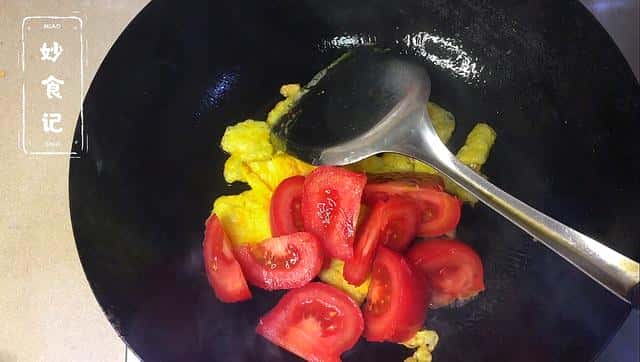 煮挂面是开水下面还是冷水下面（煮挂面是开水下还是冷水下）