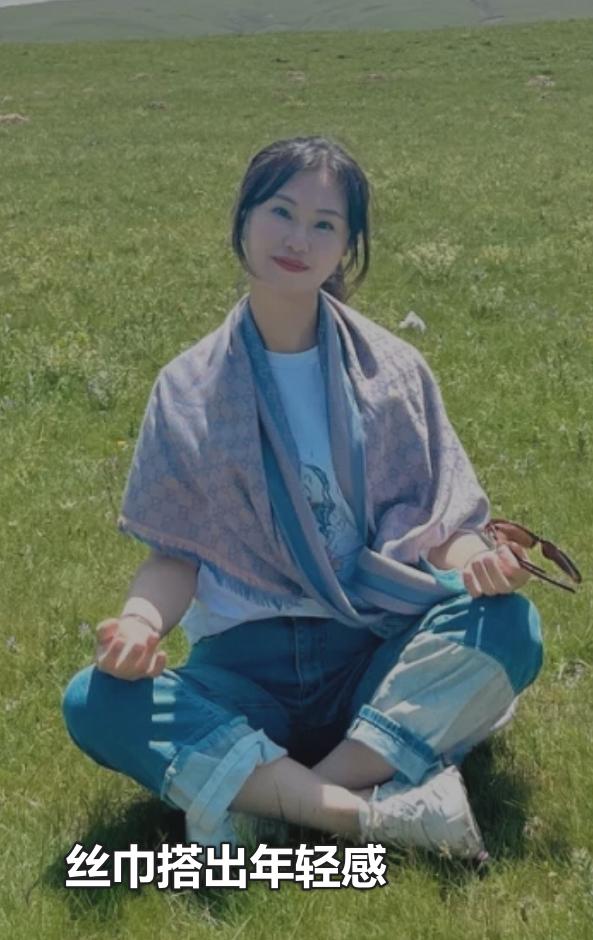 五十岁的女人最新穿衣搭配 这个中年女人不简单(8)