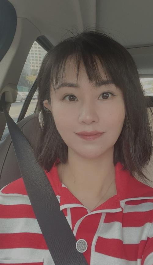 五十岁的女人最新穿衣搭配 这个中年女人不简单(11)