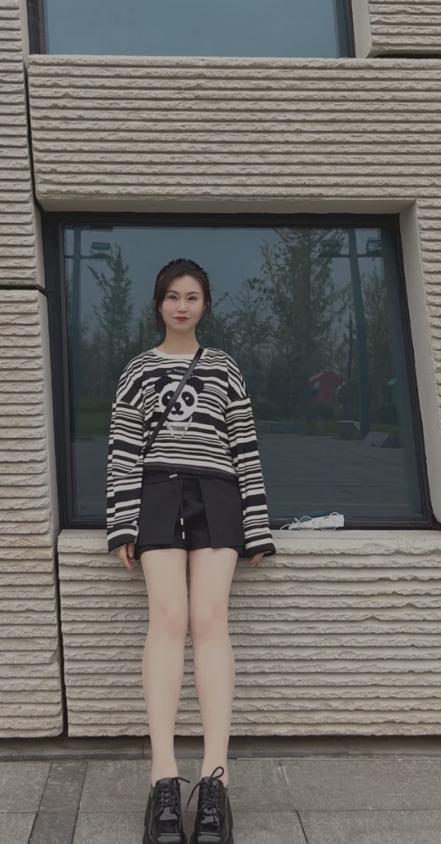 五十岁的女人最新穿衣搭配 这个中年女人不简单(15)