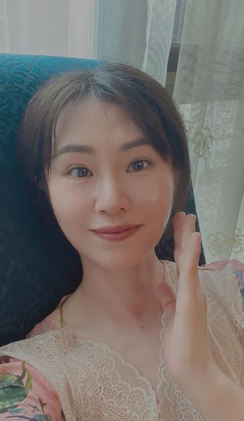 五十岁的女人最新穿衣搭配 这个中年女人不简单(14)