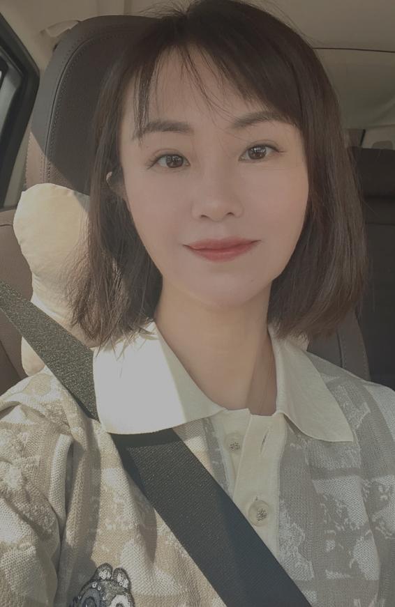 五十岁的女人最新穿衣搭配 这个中年女人不简单(3)