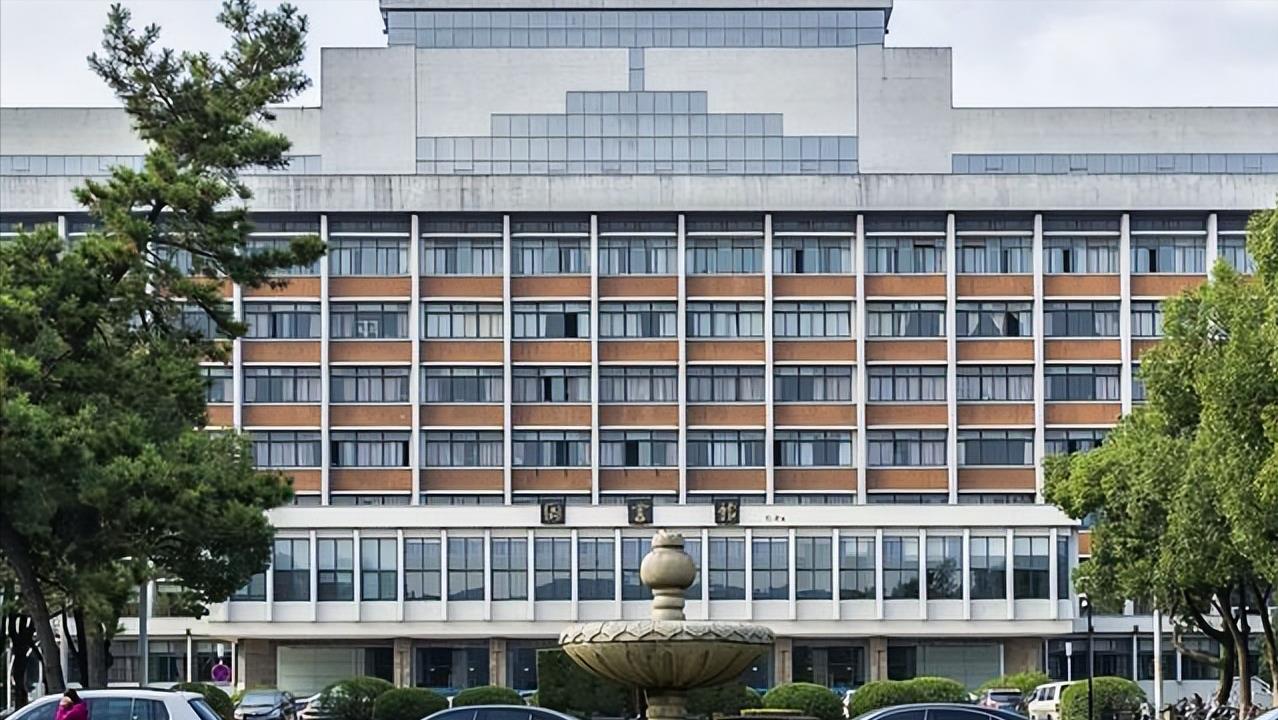 浙江大学和南京大学哪个厉害（浙江大学和南京大学哪个更好一些）