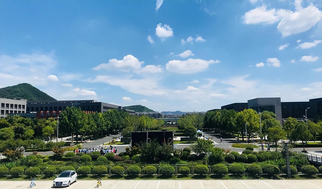 浙江大学和南京大学哪个厉害（浙江大学和南京大学哪个更好一些）