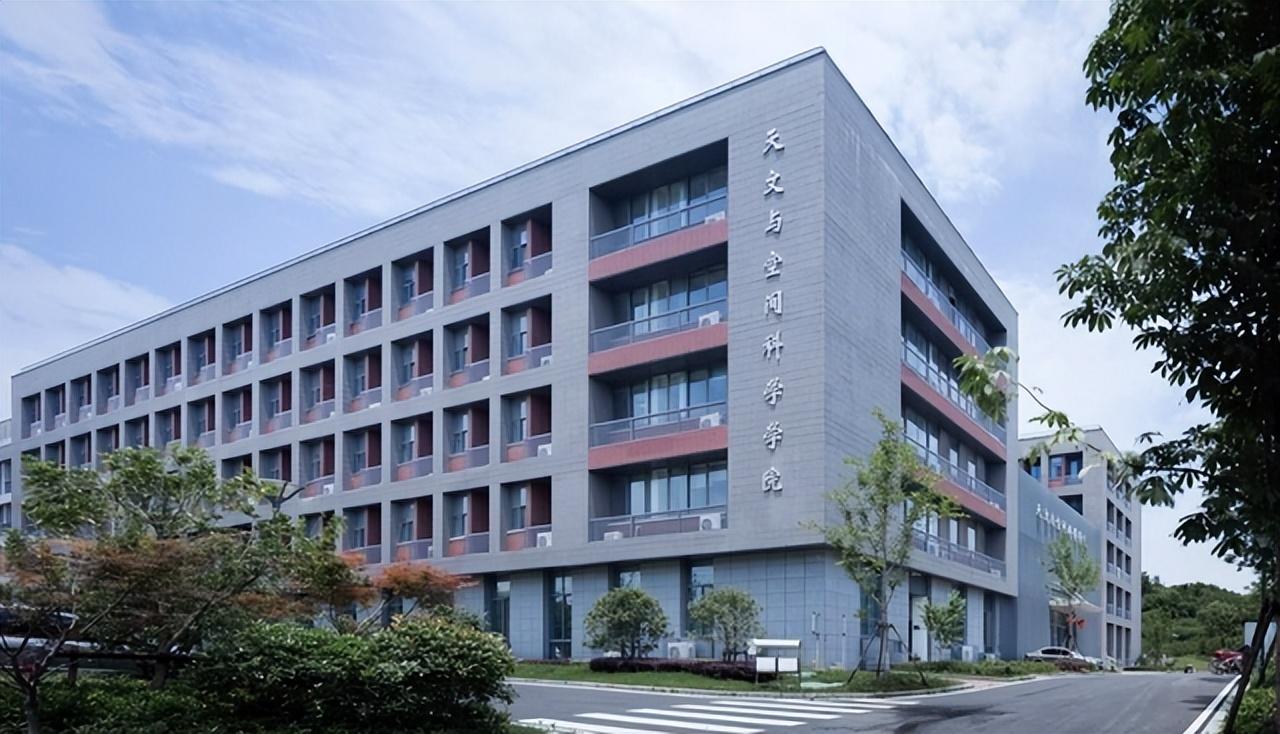 浙江大学和南京大学哪个厉害（浙江大学和南京大学哪个更好一些）