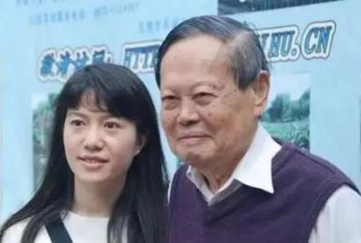 ​杨振宁翁帆医院产下一子（翁帆嫁杨振宁）
