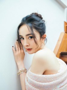 ​李易峰的结婚照（被曝和李易峰已经领证结婚）