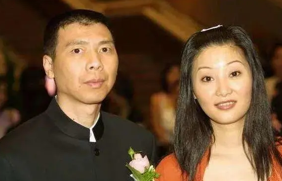 冯小刚有过几段婚姻,冯小刚前妻个人介绍