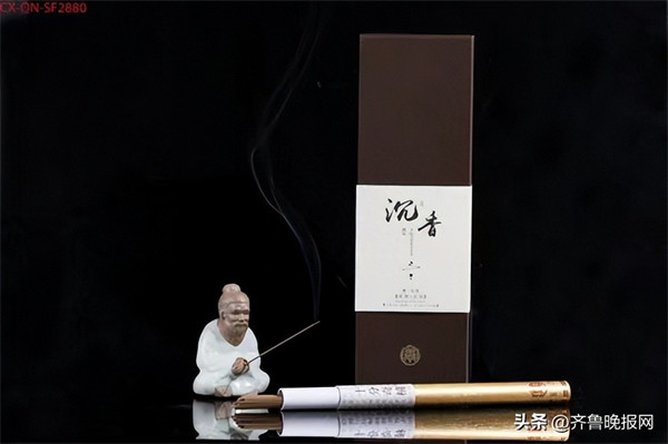 烧香烫到手寓意什么(拜神上香被烫手了寓意)