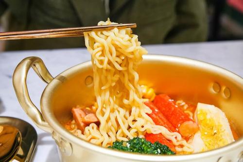 方便面煮几分钟最佳时间(方便面煮几分钟口感最好)