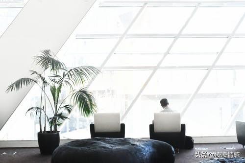 暧昧期吊男人胃口狠招(对男人欲擒故纵小妙招)