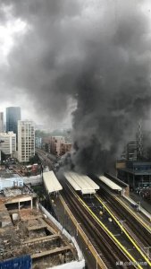 ​伦敦连续发生多次爆炸引发大火，70名消防员赶往现场