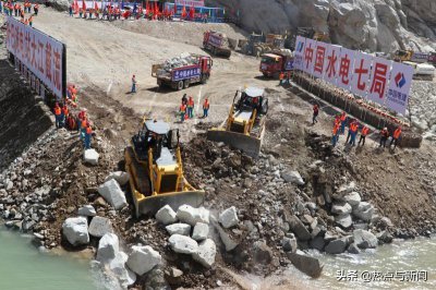​金沙江叶巴滩水电站成功截流