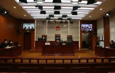 ​17岁少年文花臂后悔，起诉文身店老板