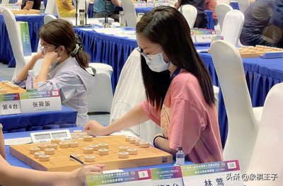 ​她是棋坛民间最美象棋女神，出生于普通农民家庭，粉丝高达五十万