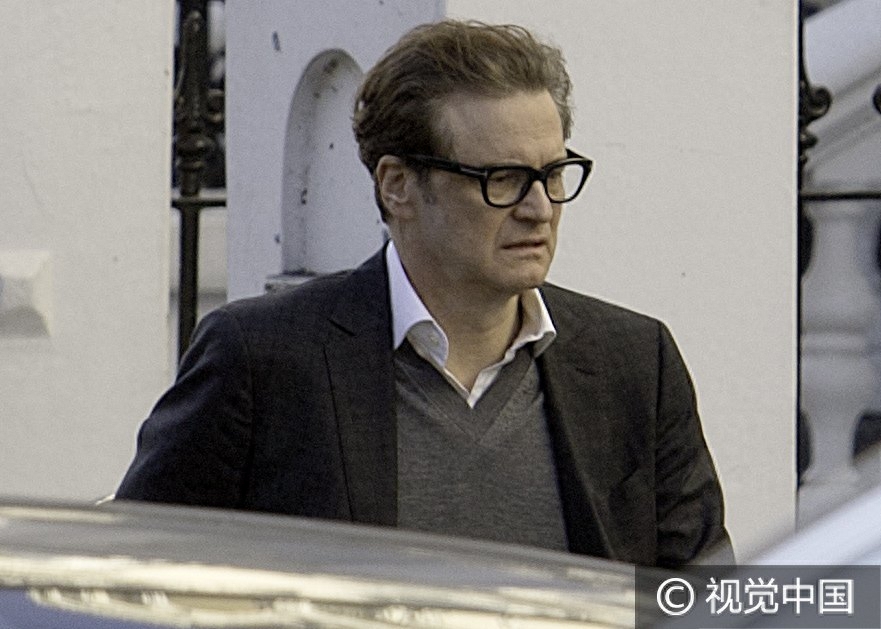 大咖云集！埃迪·雷德梅尼携妻参加聚会 凯特·摩丝当街吞云吐雾