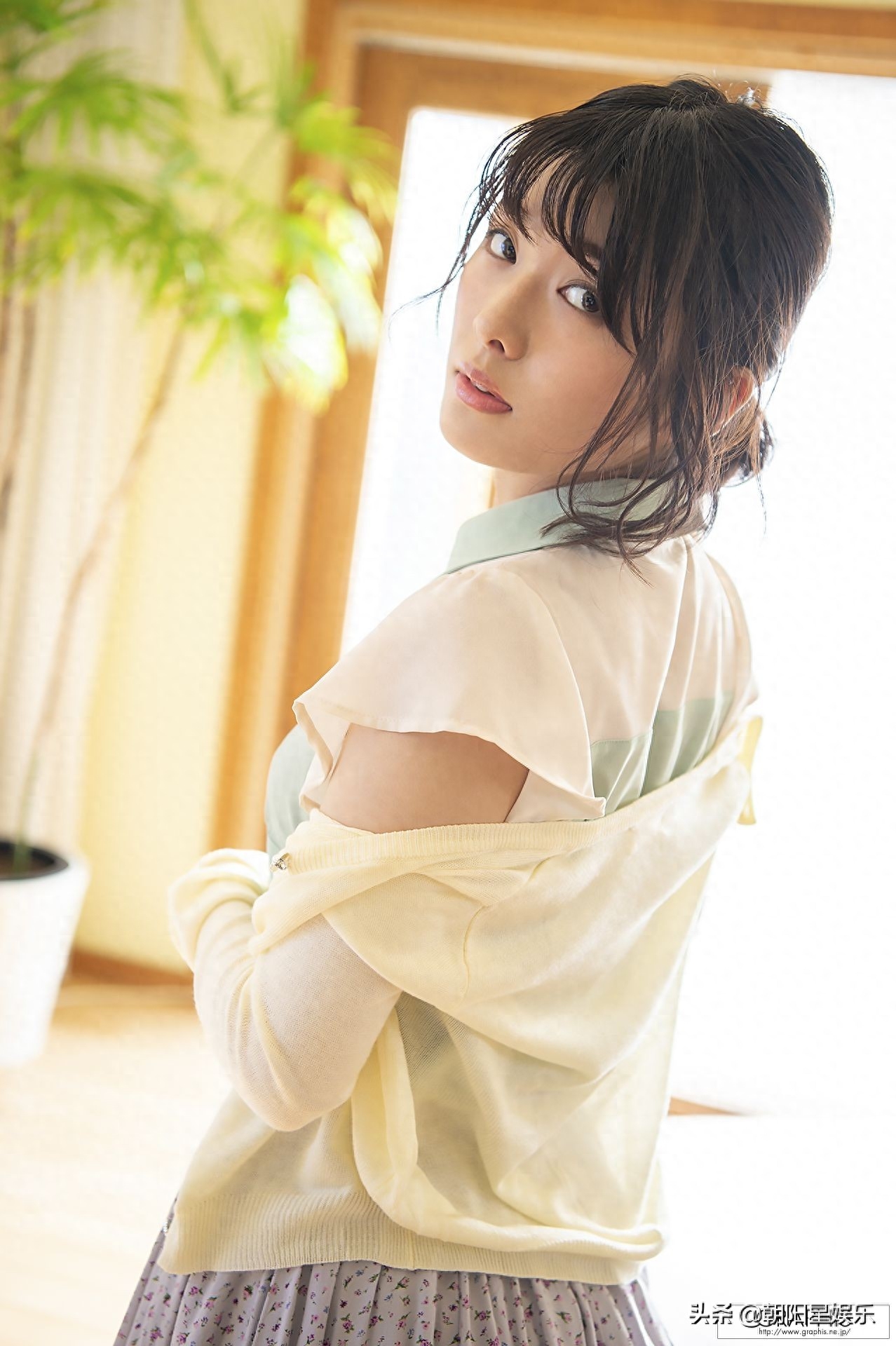 Hinata Koizumi 小泉ひなた(小泉日向) First Gravure 写真集