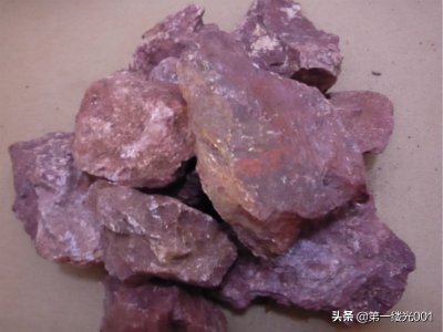 ​赤铁矿的主要成分是什么（赤铁矿是什么，它包含哪些成分？）