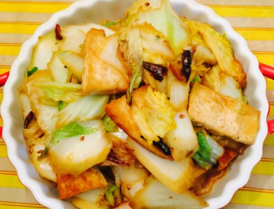 ​白菜大豆腐怎么做最好吃?这样做，不放肉也很香，冷天做一锅，暖身还暖胃