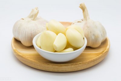 ​醋泡大蒜 醋泡大蒜三年还能吃吗？醋泡大蒜多久可以食用-壹健康经验
