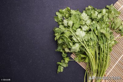 ​三种人不能吃香菜，注意！