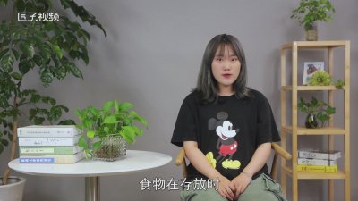 ​冰箱下面出水怎么回事视频 冰箱下面有水出来