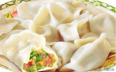 ​包的饺子放冷冻可以放多久（新鲜包的饺子放冷冻可以放多久）