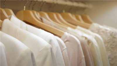 ​有颜色的衣服发霉有黑点怎么洗 为什么衣服会有黑色霉点洗不掉