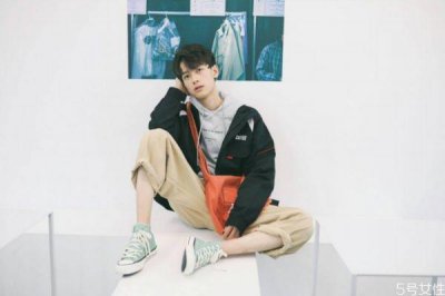 ​怎么试探一个男人是否喜欢你 怎么试探他喜不喜欢你