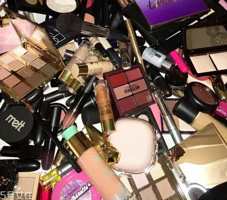 怎么选购韩国化妆品？女生化妆品必备清单