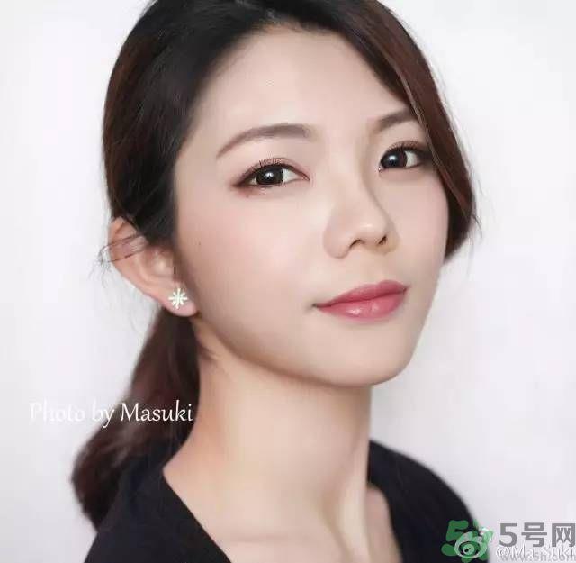 凯朵kate觉醒钻光闪耀杏仁三色眼影使用方法及画法步骤